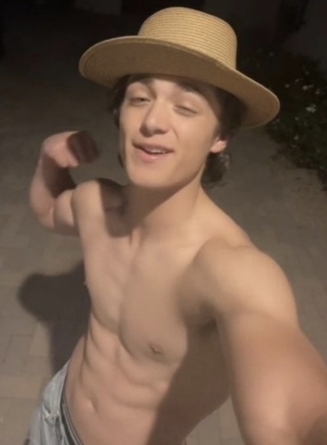 male-celebrity-world:Asher Angel porn pictures