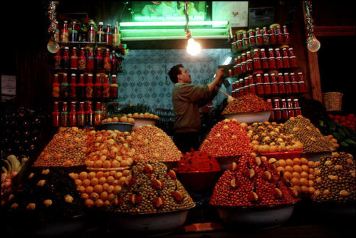 womanwithaknife: biladal-sham: Meknes, Morocco, 1991. A. Abbas @yassmines