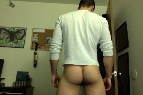 bastianphilly:  The bulge is just want the butts have been looking for.  Have fun, guys!