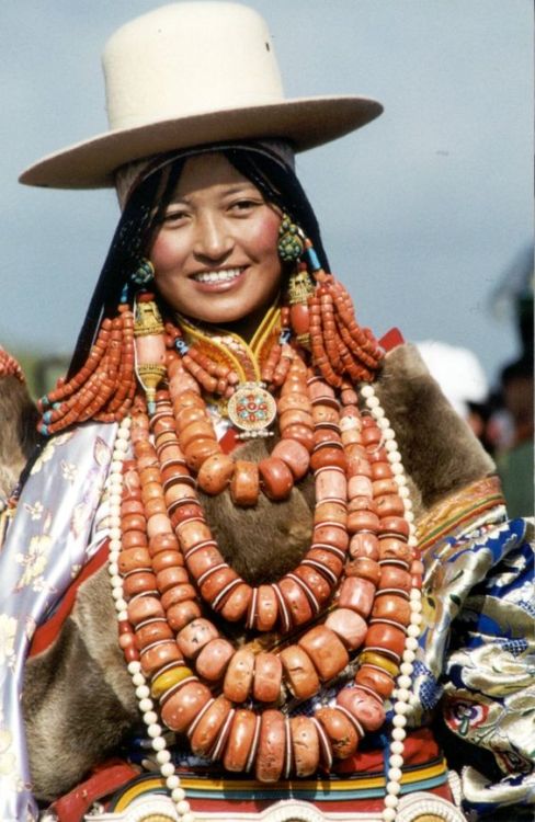 Khampa people, Tibet (Click to enlarge) The large orange-red beads are coral. These huge coral neckl
