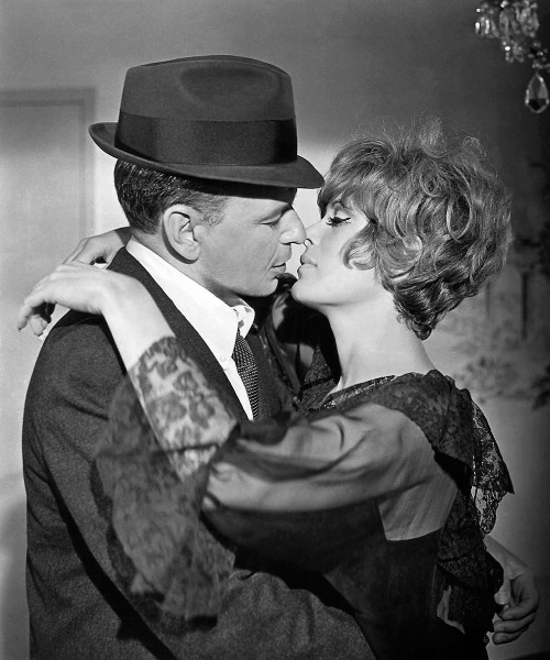 Frank Sinatra, Jill St. John / production still from Gordon Douglas’s Tony Rome (1967)