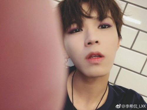 n0ngnong: [TRANSLATION] Li Xikan (@李希侃_LXK) weibo update 06.08.18 Why does Li Xikan always stay up l