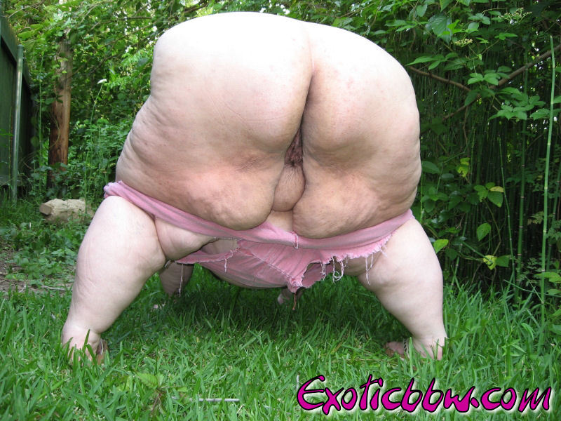 ssbbwcandy:  This is SSBBW Candy, a huge XXL fat hottie with huge tits, a fat huge