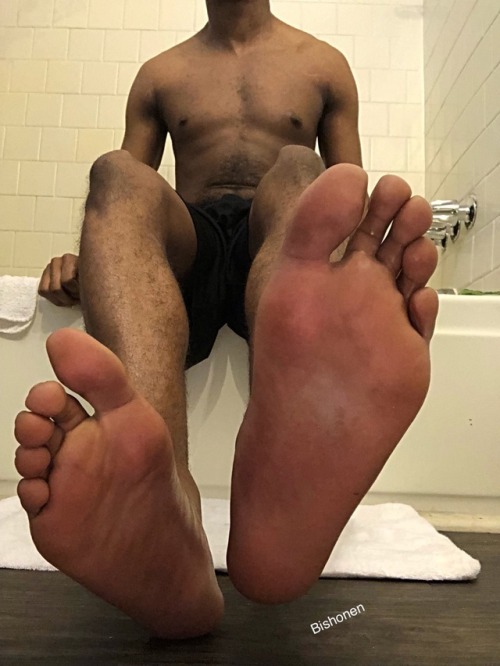 Follow on Instagram and Twitter @kingbishonen #blackmenfeet #footdom #footmaster #findom #sockfetish