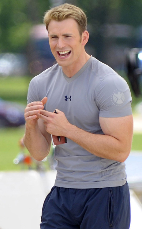 XXX gettingahealthybody:  Chris Evans! He is photo