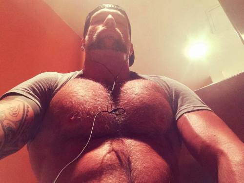 myfavoritemusclemen:Kyle Warrenhttp://myfavoritemusclemen.tumblr.com/archiveBig hairy hunka brute - 