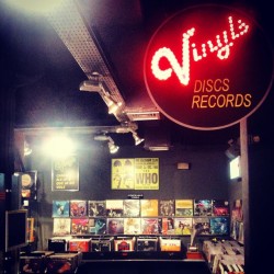 paquitobzh:  #discoscastello #recordshop #vinyl #vinilo #vinyle #vinylclub #paquitobzh #barcelona #barcelonavinilo #digging #vinyladdict  (à Discos Castelló)