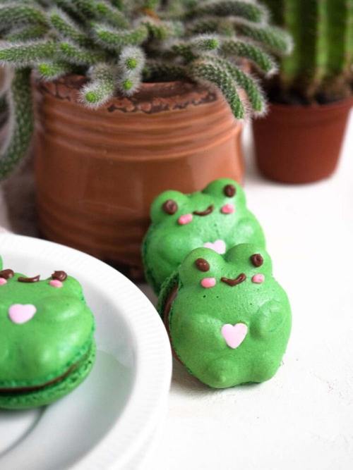 DIY Froggie Macarons These frog shaped macarons are inspired by the cute frogs on Tiktok and Pintere