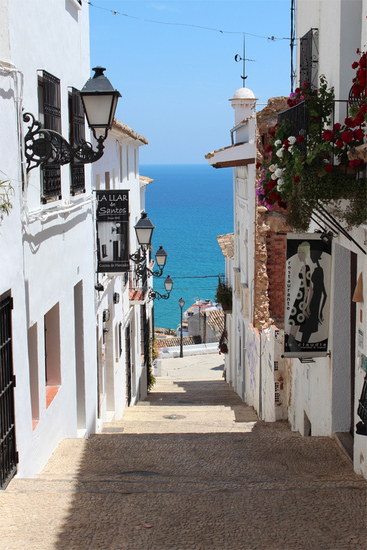 travelingcolors:  Streets of Altea, Alicante | Spain (by Russ David)