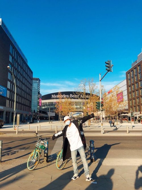 181016 J-Hope’s Tweet내일봐요 Berlin pic.twitter.com/hmjJewWCbpSee you tomorrow, Berlin Trans cr; Soren 