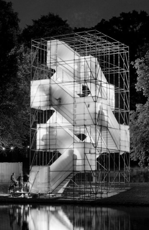 poetryconcrete: Enough space, art installation by Jauke van den Brink, 2008.