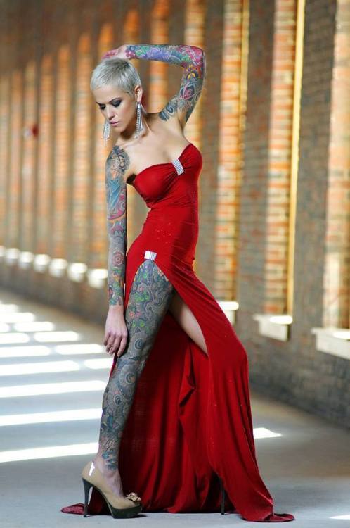 tattooedwomenarebeautiful:  Modèle: Sarah Maillet