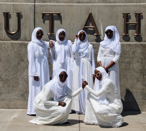 bijah-tuu: saida-dahir: Eid Mubarak from the Dahir Sisters ❤️ Omfg yaaass