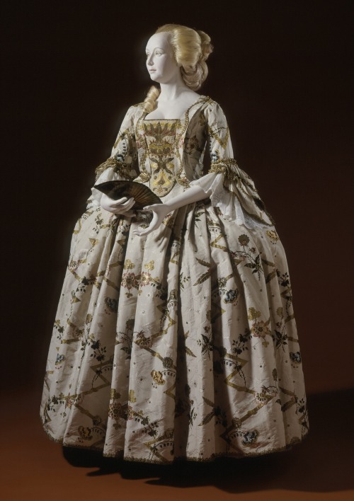  Robe à l'Anglaise, c. 1730-1740from the Los Angeles County Museum of Art