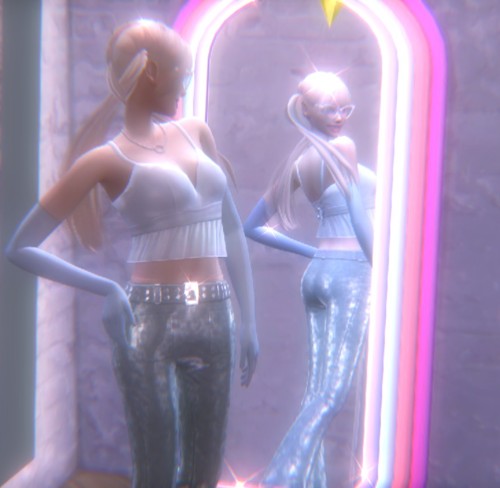 ENG: I Just Wanted To Take Nice Photos In Front Of The Mirror, And I Was Given The Trait Of Vanity