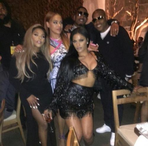 melaninboy:fuckyeslilkim:Lil’ Kim x Faith Evans x Joseline Hernandez x Stevie J at the BET Awards Af