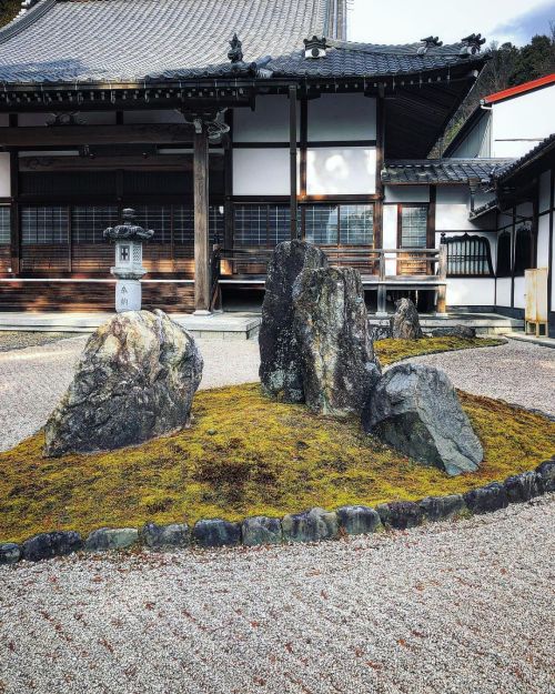 永興寺庭園 [ 京都市山科区 ] Yokoji Temple Garden, Kyoto の写真・記事を更新しました。 ーー京都のモダン建築“栗原邸”の向かいにある石庭。曹洞宗開祖・道元禅師ゆかりの寺