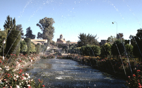 Fuente, Jardin del Alcazár, Córdoba, 1977 y 2016.Changes in landscaping! The upper photo was taken i