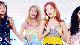 tellsmeyourwish:  Hey turn it up! 
