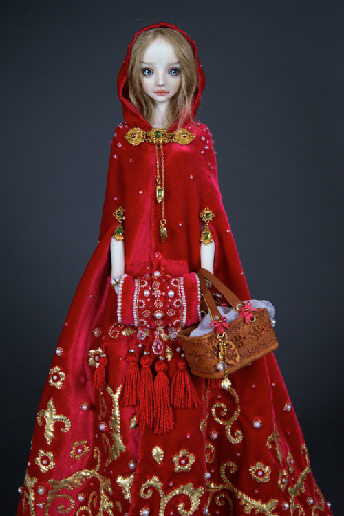 lilbuttshorty:  sixpenceee:  Dolls by Artist Marina Bychkova.  I want a black one! 