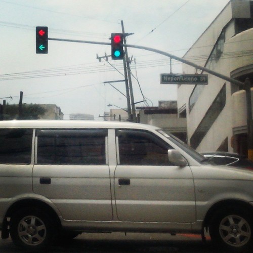 I found out what causes Manila’s traffic. #wtf #trafficlightfail