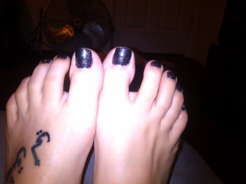 Black polish!! Just missing some warm goo between my toes!