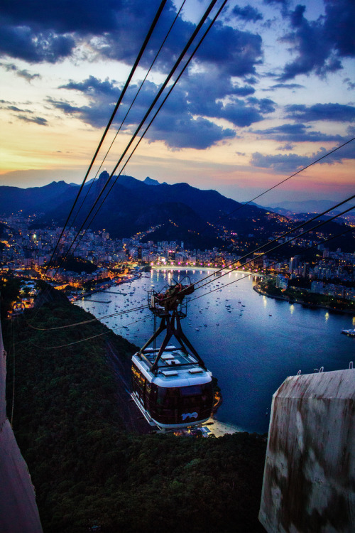 brutalgeneration:Rio de Janeiro lights. (by Eduardo Berthier)