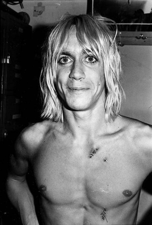 soundsof71:  Iggy Pop, July 1973 at New York punk mecca Max’s Kansas City, somehow managing to make stitches look adorable.