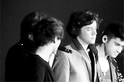 fandomrunoff:  Harry and Louis reacting to fan posters, 2011 (“larry stylinson threesome”) vs 2013 (