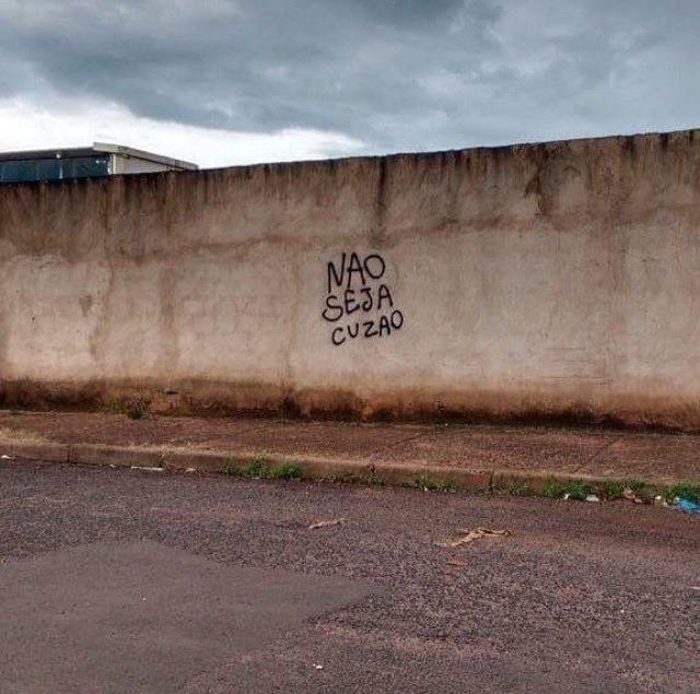 Por horas e horas.