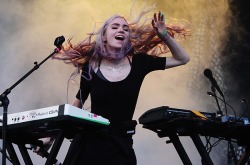 loveyouclaire:  Grimes performing @ Pitchfork