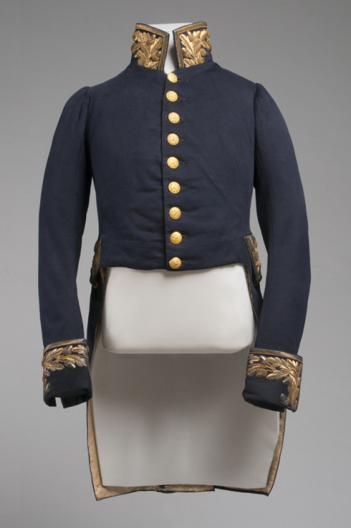 • Man&rsquo;s Court Uniform: Coat and Bicorne Hat (Chapeau-bras). Worn by: Colonel George W