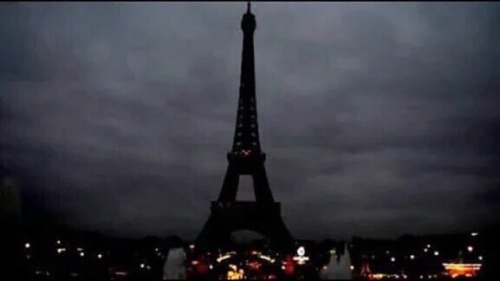 onlyssweetdreams:  Paris turned out the lights as a sign of mourning, but the rest of the world lit them again. 
