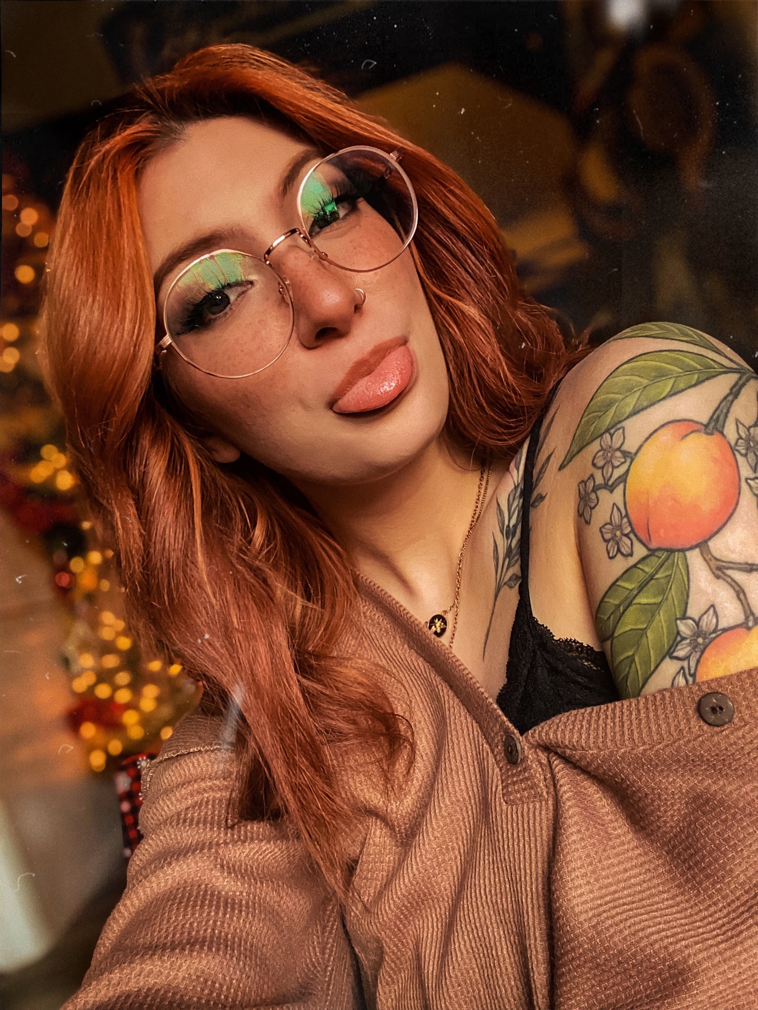 spookyy-foxx:Happy solstice 🎄💫🤍