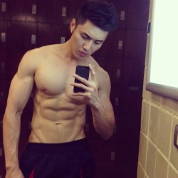 asianmilkman:  Beautiful #AsianHunk i found