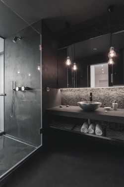 livingpursuit:  Dark Bathroom Design by Eenig