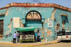 roundmexico:  Taco Stand in Oaxaca, Mexico. 