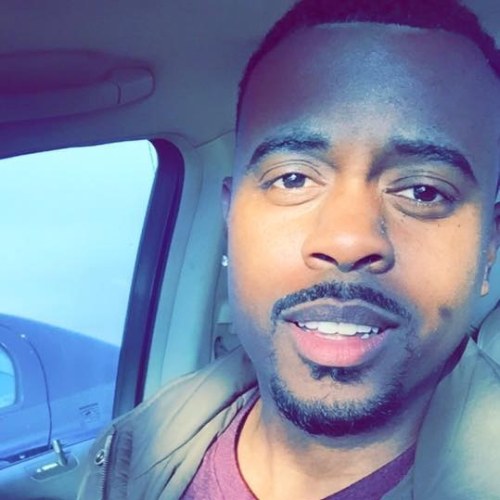 buzzfeeduk:  This Black Man Was Rejected By An AirBnB Host — Then Was Accepted Under A Fake White Profile 