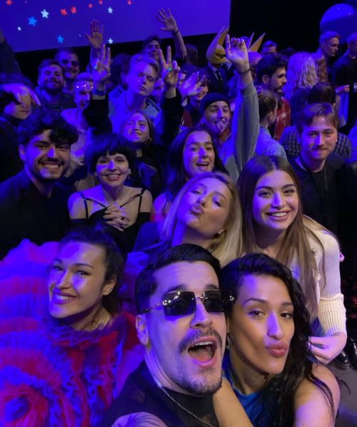 allthesepurplelights:group selfie at the Amsterdam pre-party ❤️