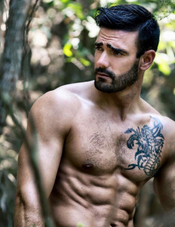 vipvictor:  rapideyesmovement:Jess Vill by Salvador Pozo &amp; Peter Versnelgosh, he’s perfect!