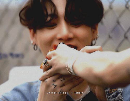Just Jimin Telling Jungkook To Eat The Pizza ( ) Bonus: ????