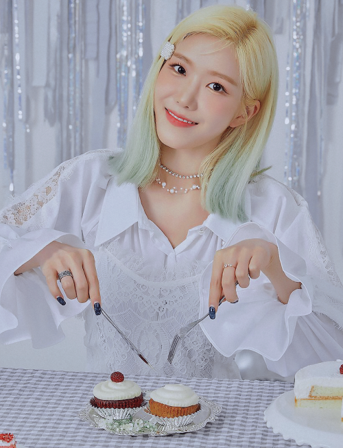 dawon universe photoshoot: light silver