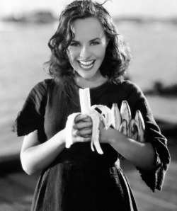 summers-in-hollywood:  Paulette Goddard in Modern Times, 1936 