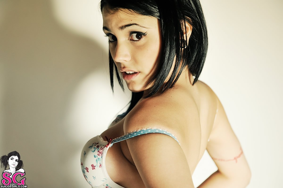 sglovexxx:  Mendacia Suicide