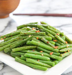 foodffs:  CHINESE STYLE GARLIC GREEN BEANSReally nice recipes. Every hour.