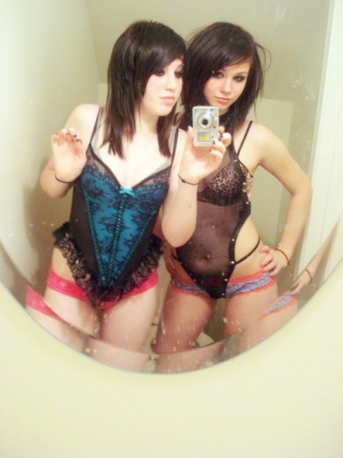 legalnakedteens:  Check out all the great free nude photos at PORN PICTURES!  sis and i looking sexy