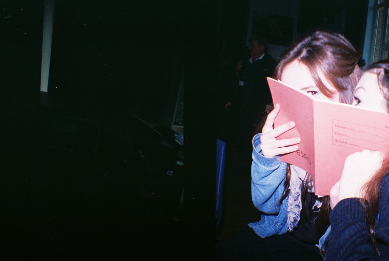 thedarqness:  aciddaisies:  soft grunge/models  differences between FRIENDS and