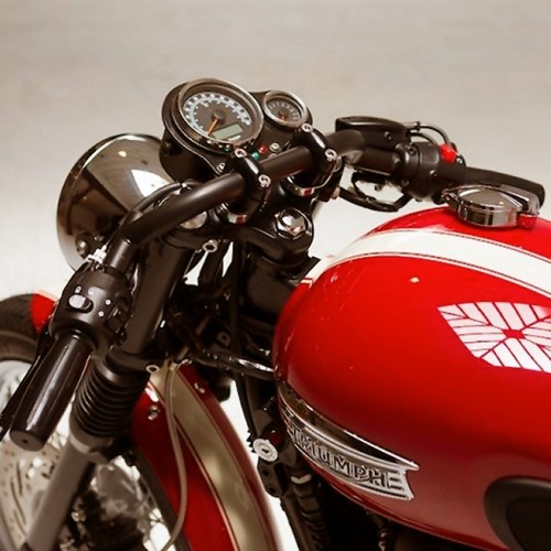Vintage Fender | Lowered Bars | Bonneville Tank Triumph Cafe Racer