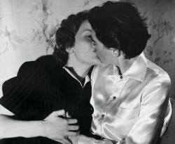 uminuscula:   “Two Women in Love” Photo-