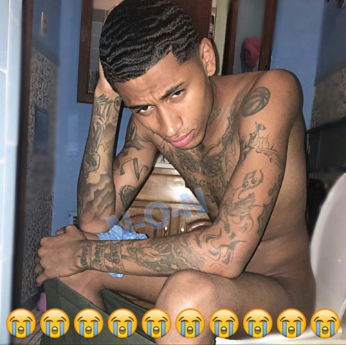 kingofnudes-101:  mrdeepdick:  When You Still Sexy Ass Hell When On Da Toilet !!